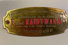 Plaque métallique dorée coffre-fort Kauffman