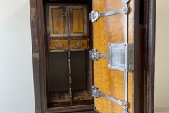 Détail de l'intérieur d'un ancien coffre-fort